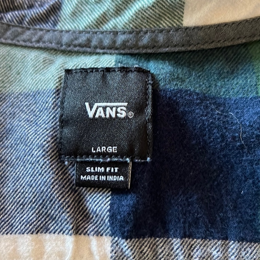 Men’s long sleeve flannel/ blue,green and beige colors/ L